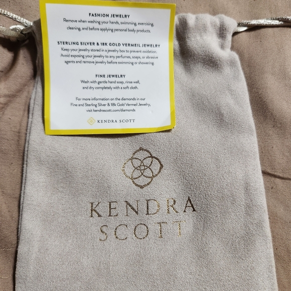 Kendra Scott Ellie Gold Black Glitter Stud Earrings NWT - Picture 3 of 5